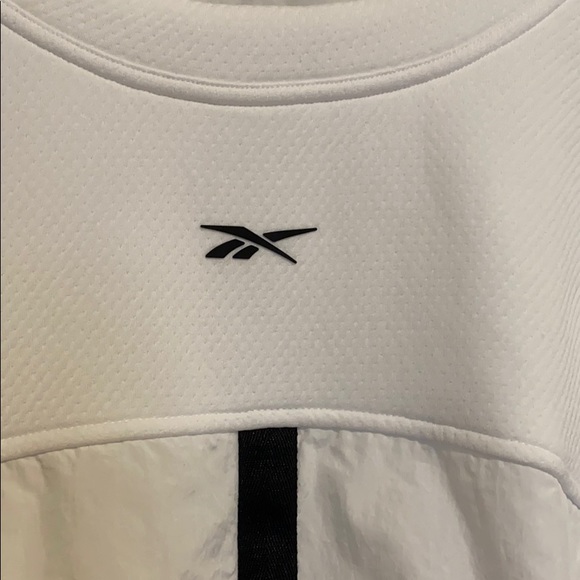 Reebok sweater never worn✨ - Picture 2 of 3